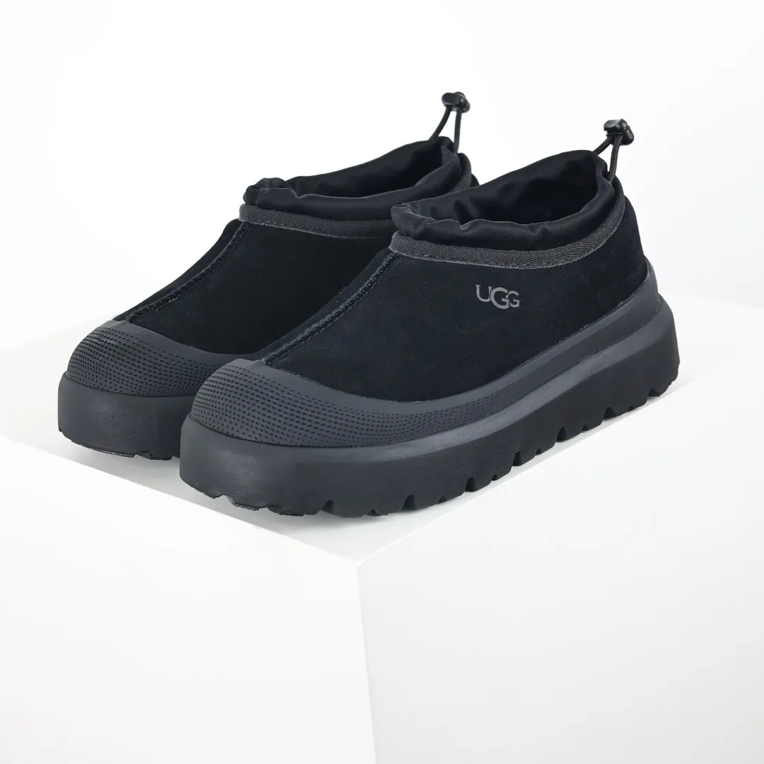 Pick up locally 💰620 Core recommendation, good price Cashmere insoles are a very suitable choice for keeping warm in winter and at home. In the new year, uug launched a series of styles, which are partial to the preferences of young consumers and have also moved to the forefront of fashion trends. Shoe body material Water-repellent coated suede upper 17mm UGGPURE™ implanted wool insole Lightweight non-slip comfortable rubber outsole With brand LOGO Trademark Comes with a full set of packaging Size: 35 36 37 38 39 40 41 42 43 44